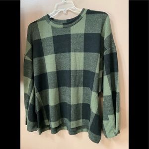 OSO casuals medium poll over super soft  2 EUC large snaps at wrist